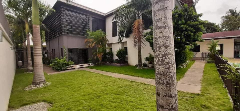 Vente d'une Maison / Villa de 8 pièce(s) à 1.100.000.000 FCFA : Abidjan-Cocody-2 Plateaux (Cocody vallon )