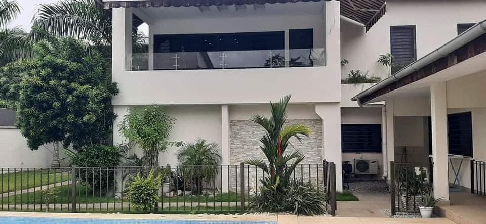 Vente d'une Maison / Villa de 8 pièce(s) à 1.100.000.000 FCFA : Abidjan-Cocody-2 Plateaux (Cocody vallon )