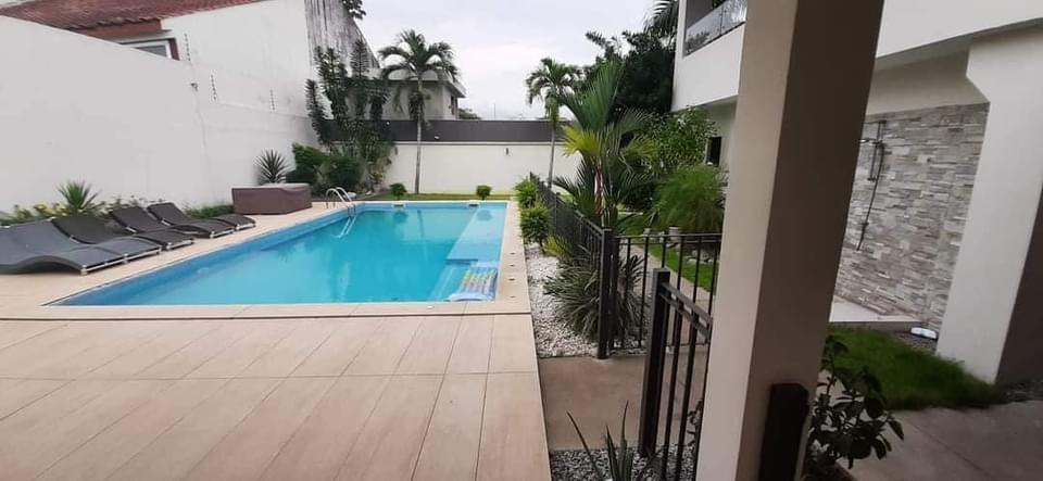 Vente d'une Maison / Villa de 8 pièce(s) à 1.100.000.000 FCFA : Abidjan-Cocody-2 Plateaux (Cocody vallon )