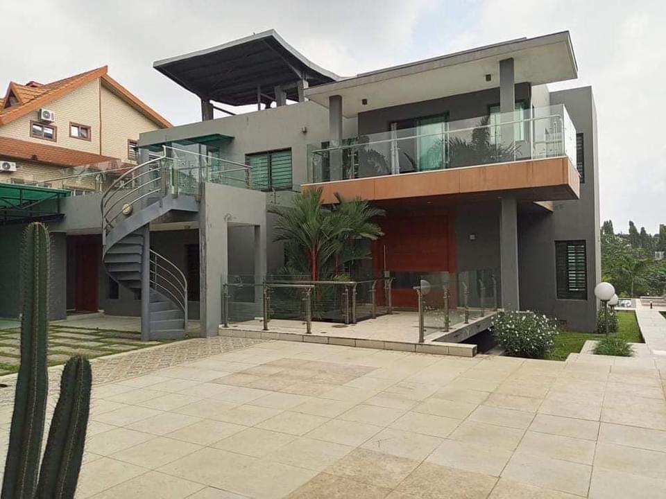 Vente d'une Maison / Villa de 17 pièce(s) à 2.000.000.000 FCFA : Abidjan-Cocody-2 Plateaux (Cocody vallon )