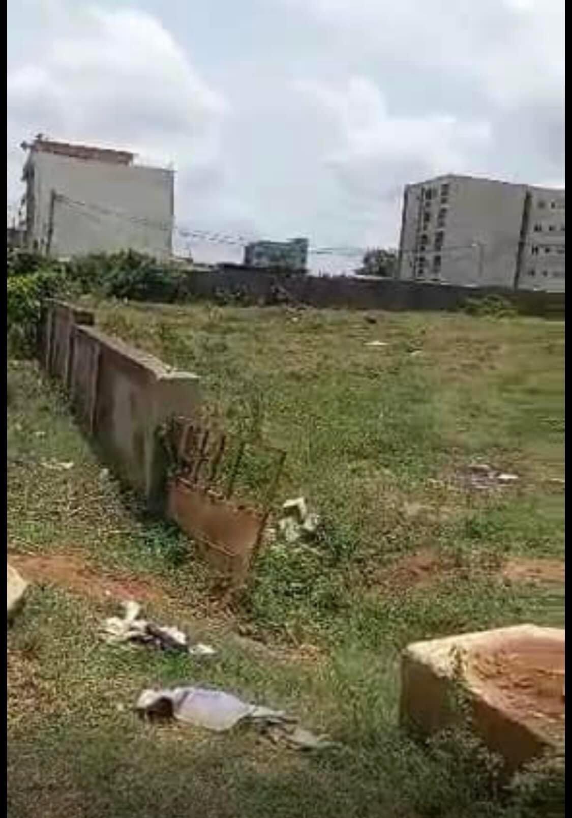 Vente d'un Terrain à 300.000 FCFA  : Abidjan-Cocody-Angré (Angre y4 )