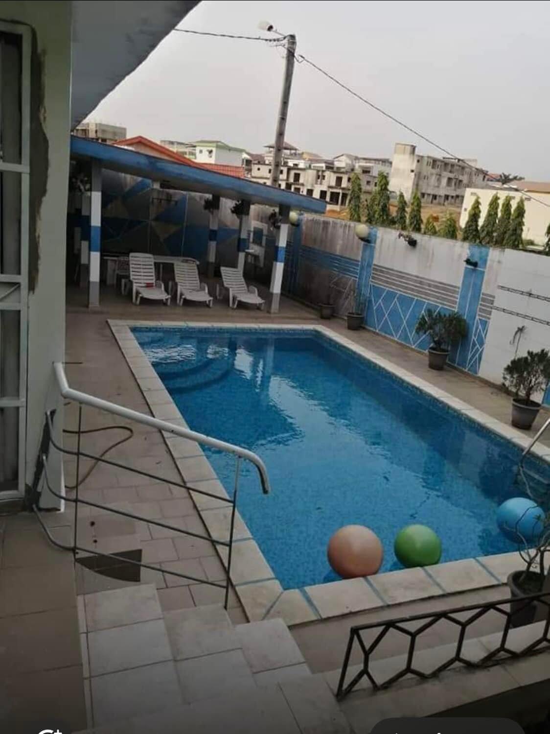 Vente d'une Maison / Villa de 11 pièce(s) à 350.000.000 FCFA : Abidjan-Cocody-Riviera (Angre 8)