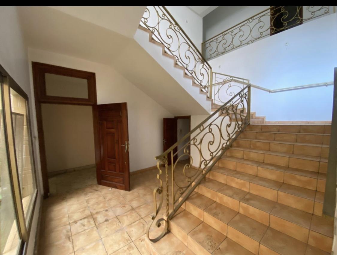 Vente d'une Maison / Villa de 13 pièce(s) à 3.500.000.000 FCFA : Abidjan-Cocody-Riviera (Rivera golf 4)