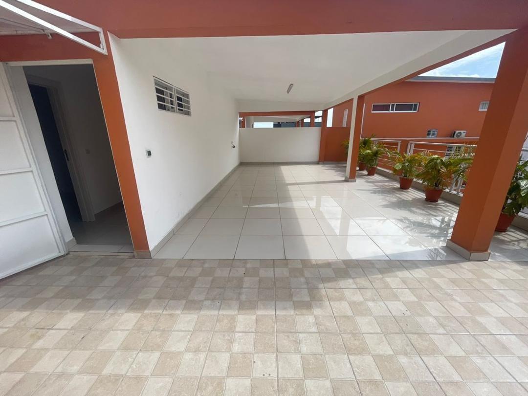 Vente d'une Maison / Villa de 6 pièce(s) à 1.500.000 FCFA : Abidjan-Cocody centre (COCODY RIVIERA 4)