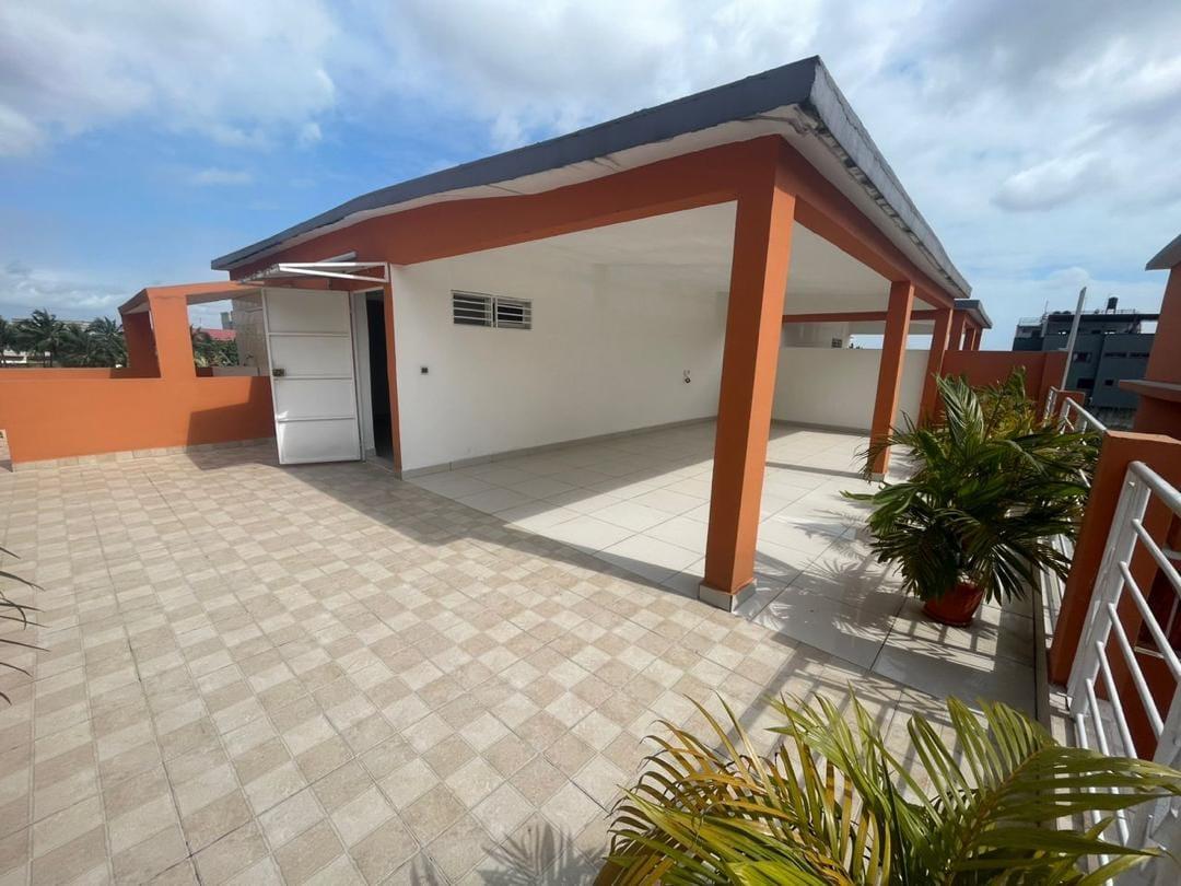 Vente d'une Maison / Villa de 6 pièce(s) à 1.500.000 FCFA : Abidjan-Cocody centre (COCODY RIVIERA 4)