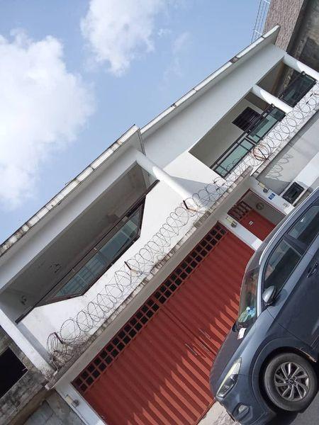 Vente d'une Maison / Villa de 7 pièce(s) à 210.000.000 FCFA : Abidjan-Cocody-Riviera (COCODY RIVIERA 3)