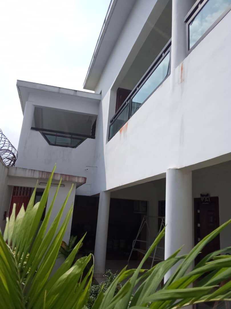 Vente d'une Maison / Villa de 7 pièce(s) à 210.000.000 FCFA : Abidjan-Cocody-Riviera (COCODY RIVIERA 3)