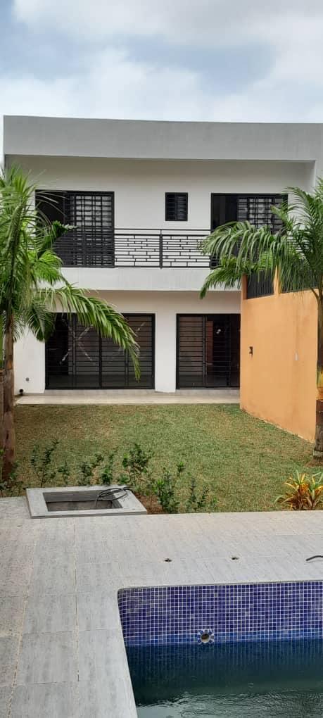 Vente d'une Maison / Villa de 5 pièce(s) à 220.000.000 FCFA : Abidjan-Cocody-Riviera (COCODY RIVIERA ABATTA)