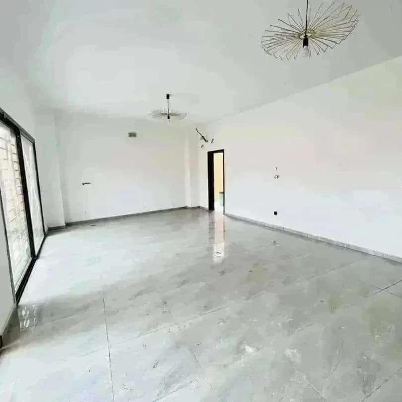 Vente d'une Maison / Villa de 5 pièce(s) à 220.000.000 FCFA : Abidjan-Cocody-Riviera (COCODY RIVIERA ABATTA)