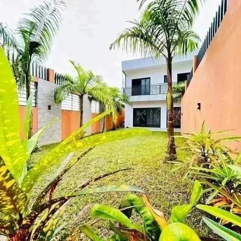 Vente d'une Maison / Villa de 5 pièce(s) à 220.000.000 FCFA : Abidjan-Cocody-Riviera (COCODY RIVIERA ABATTA)