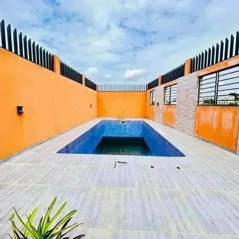 Vente d'une Maison / Villa de 5 pièce(s) à 220.000.000 FCFA : Abidjan-Cocody-Riviera (COCODY RIVIERA ABATTA)