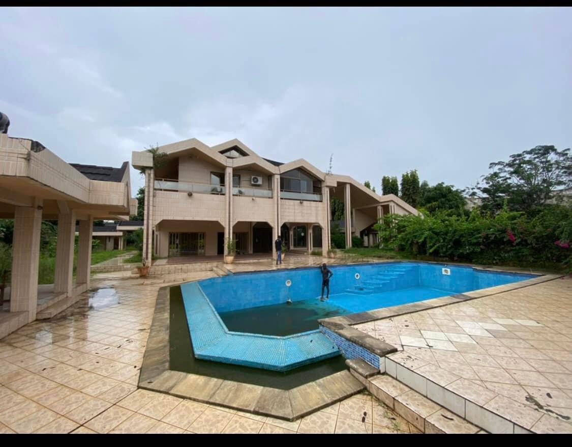 Vente d'une Maison / Villa de 13 pièce(s) à 3.500.000.000 FCFA : Abidjan-Cocody-Riviera (Rivera 4)