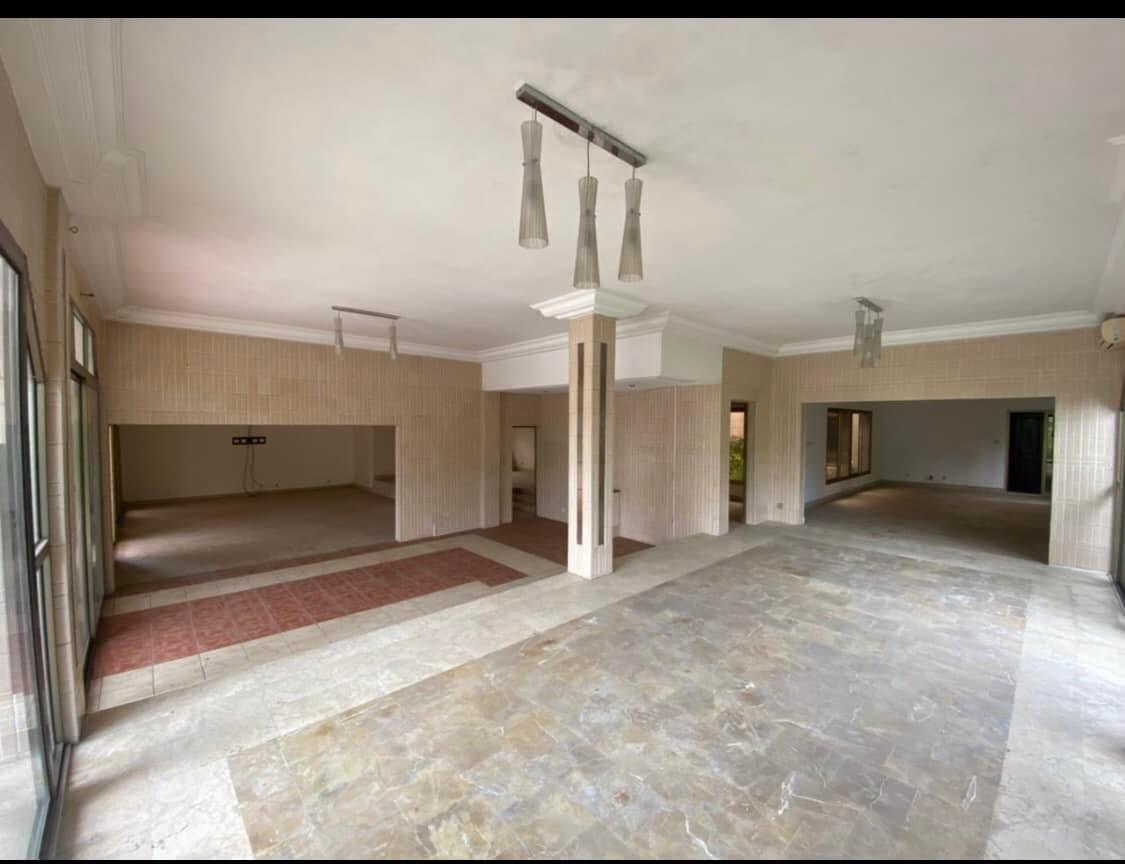 Vente d'une Maison / Villa de 13 pièce(s) à 3.500.000.000 FCFA : Abidjan-Cocody-Riviera (Rivera 4)