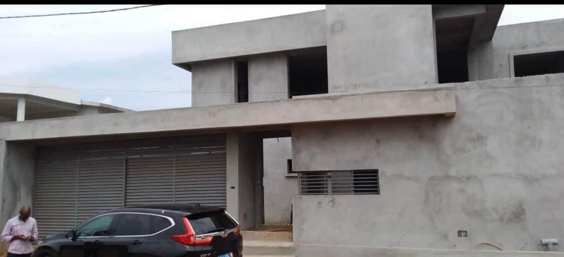 Vente d'une Maison / Villa de 9 pièce(s) à 450.000.000 FCFA : Abidjan-Cocody-Angré (Angre y4 )