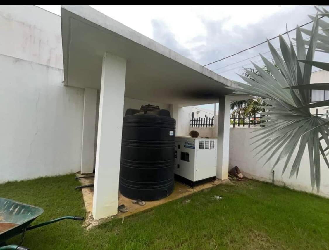 Vente d'une Maison / Villa de 9 pièce(s) à 9.000.000.000 FCFA : Abidjan-Cocody-Angré (Angre )