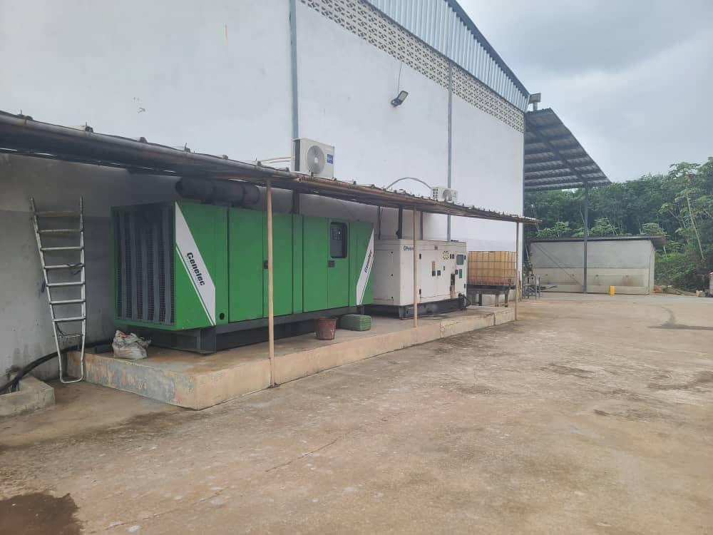 Vente d'un Atelier / Magasin à 2.500.000.000 FCFA  : Abidjan-Yopougon (A Bago au km 44 )