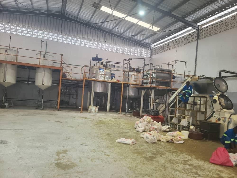 Vente d'un Atelier / Magasin à 2.500.000.000 FCFA  : Abidjan-Yopougon (A Bago au km 44 )