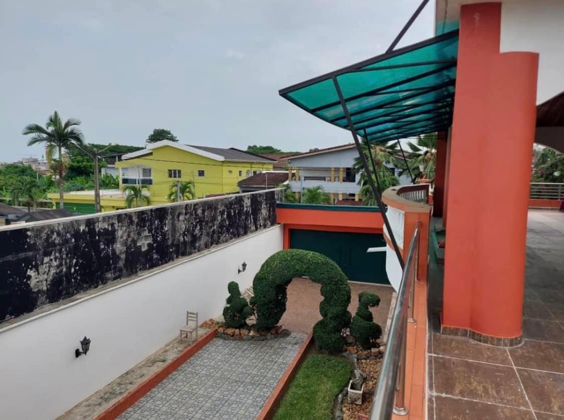 Vente d'une Maison / Villa de 12 pièce(s) à 1.500.000.000 FCFA : Abidjan-Cocody-Riviera (Rivera 4)