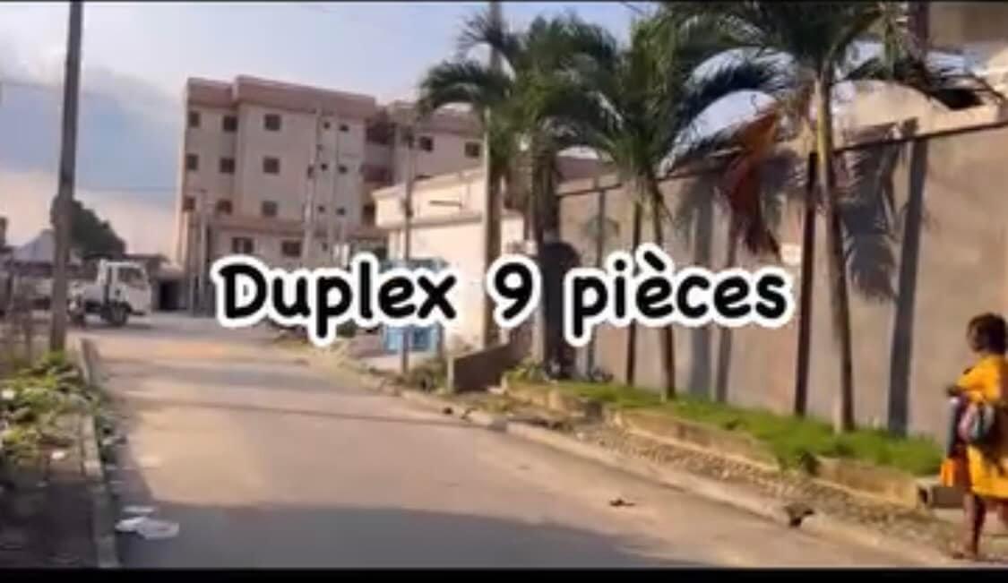 Vente d'une Maison / Villa de 9 pièce(s) à 220.000.000 FCFA : Abidjan-Cocody-Riviera (Abatta )