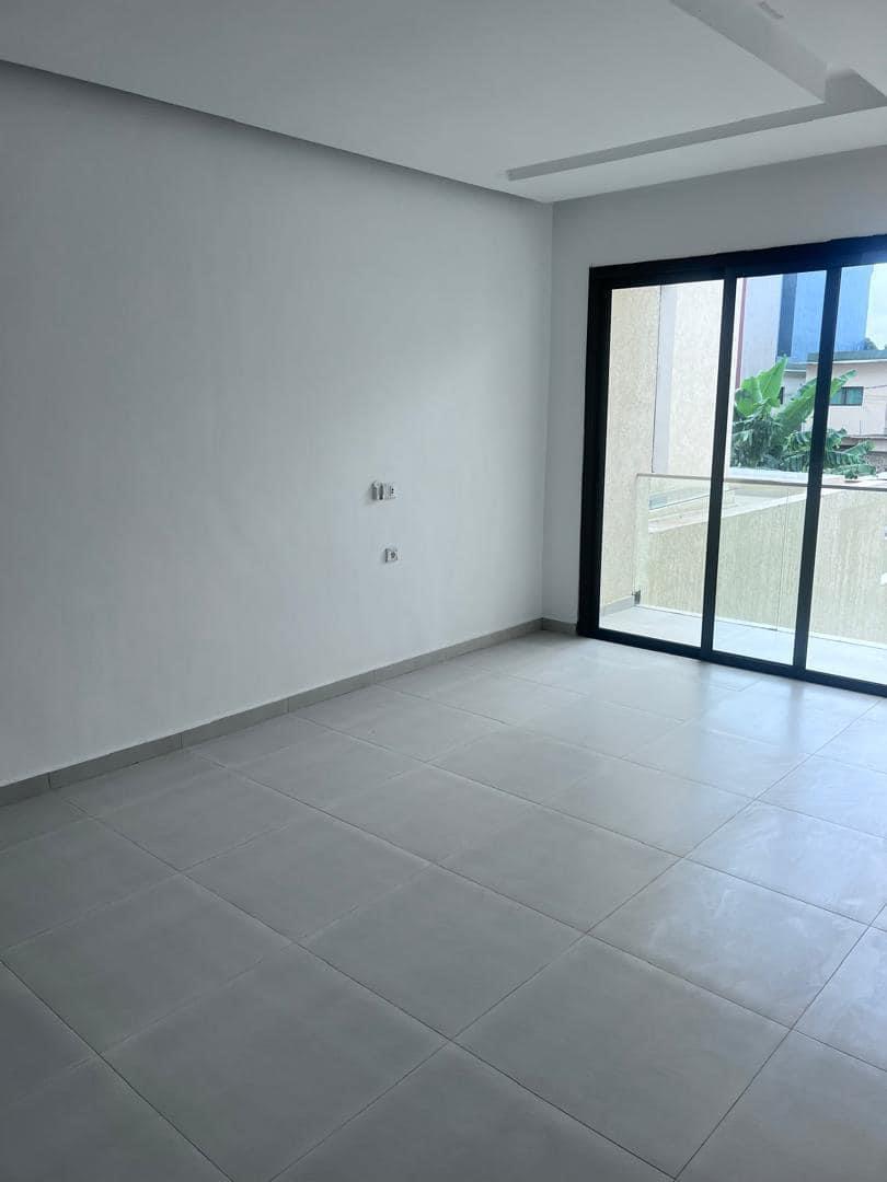 Location d'une Maison / Villa de 6 pièce(s) à 1.500.000 FCFA : Abidjan-Cocody-Riviera (M’badon )