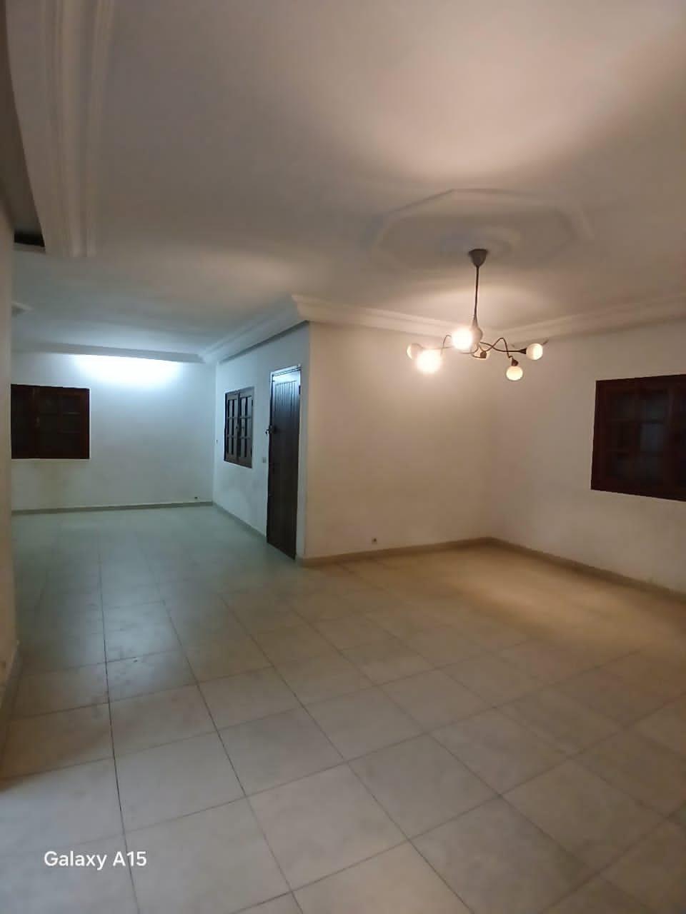 Location d'une Maison / Villa de 6 pièce(s) à 1.000.000 FCFA : Abidjan-Cocody-Angré (8e tranche )