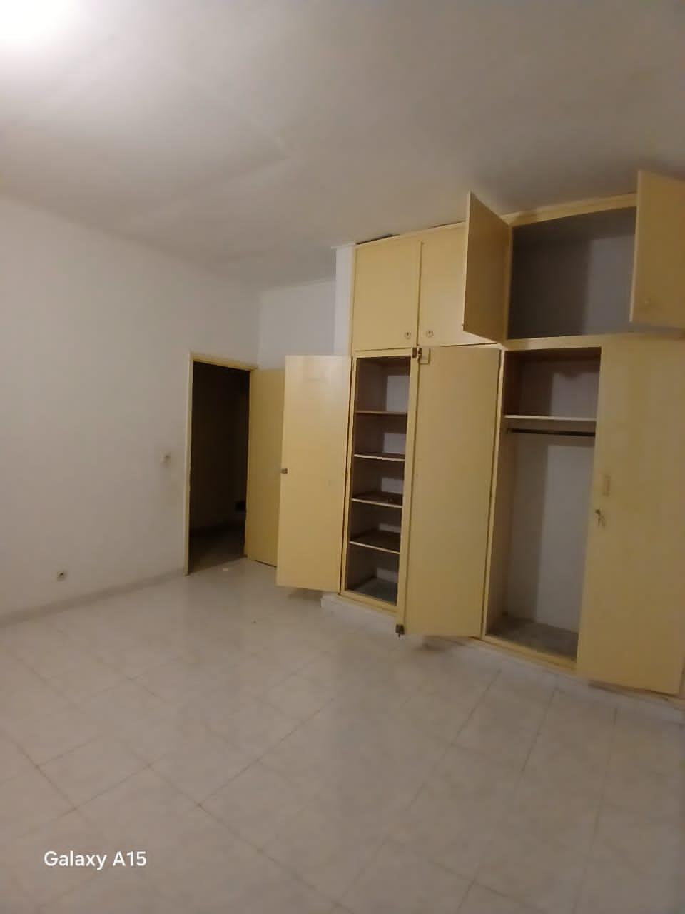 Location d'une Maison / Villa de 6 pièce(s) à 1.000.000 FCFA : Abidjan-Cocody-Angré (8e tranche )