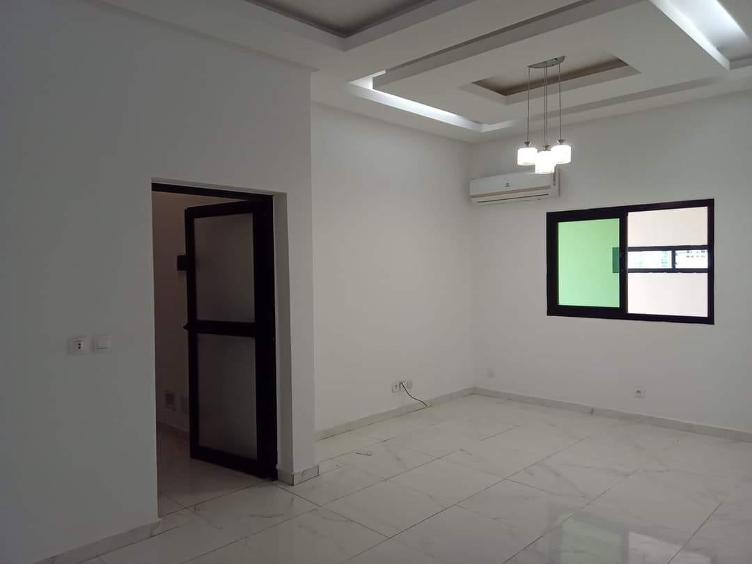 Location d'une Maison / Villa de 5 pièce(s) à 600.000 FCFA : Bingerville-Bingerville (BINGERVILLE AVANT LA CITE MARINA)