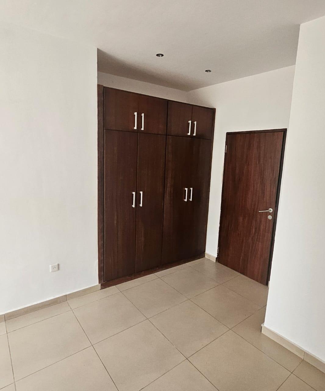 Vente d'une Maison / Villa de 3 pièce(s) à 70.000.000 FCFA : Abidjan-Cocody-Riviera (CITE SIR)