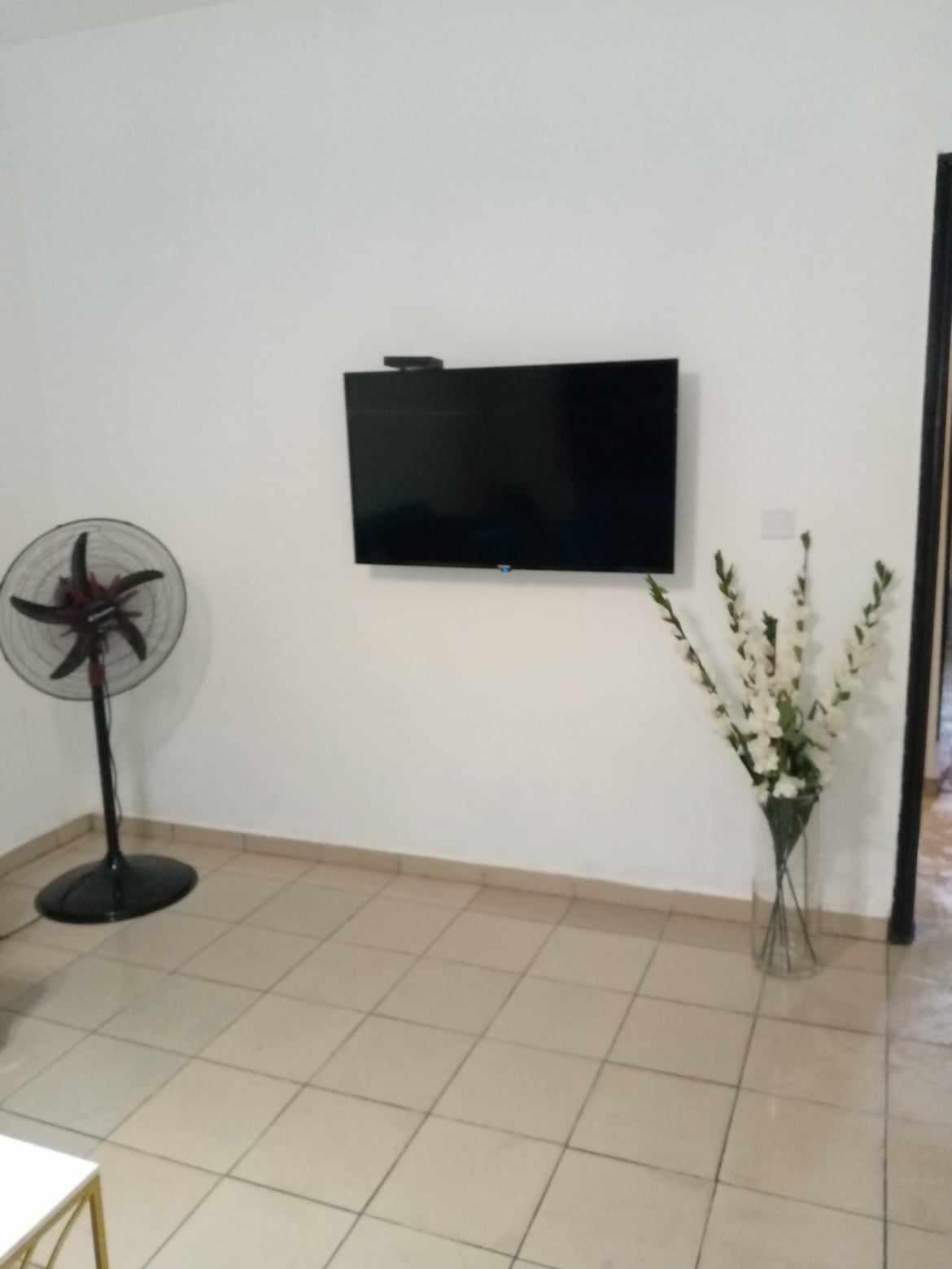 Location meublée d'un Appartement de 2 pièce(s) à 25.000 FCFA : Abidjan-Koumassi (KOUMASSI REMBLAIS VERS PETROCI)