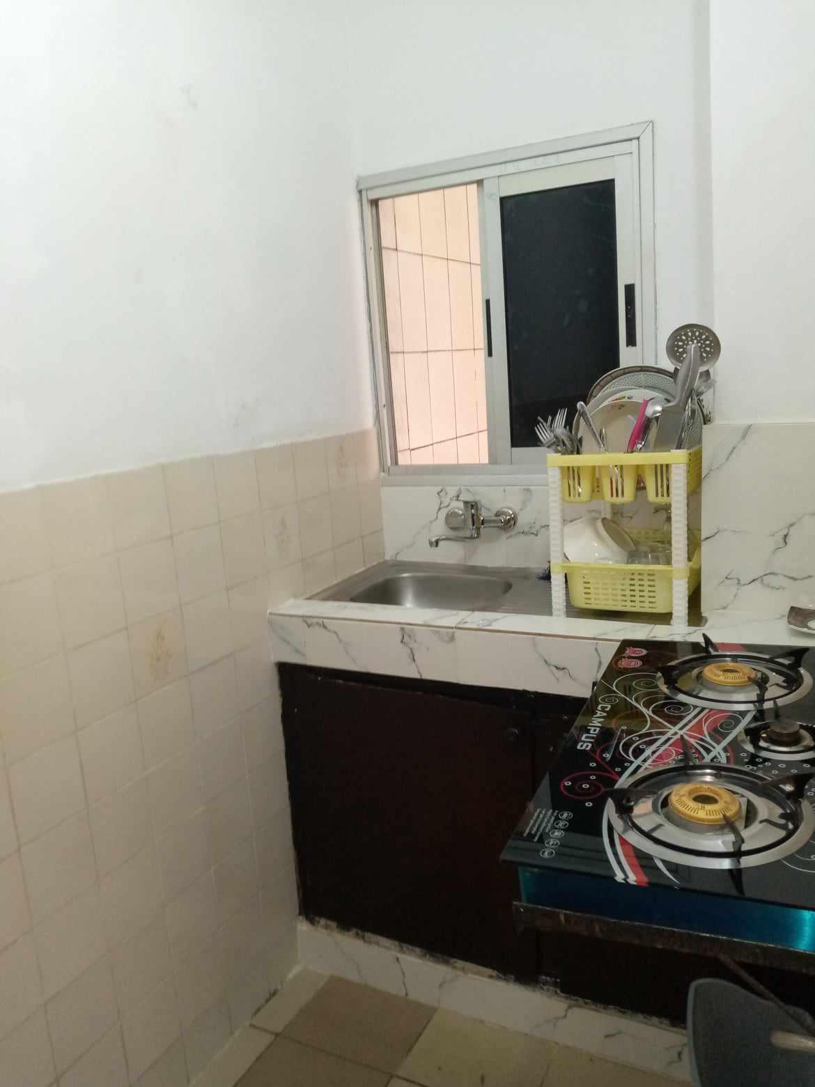 Location meublée d'un Appartement de 2 pièce(s) à 25.000 FCFA : Abidjan-Koumassi (KOUMASSI REMBLAIS VERS PETROCI)