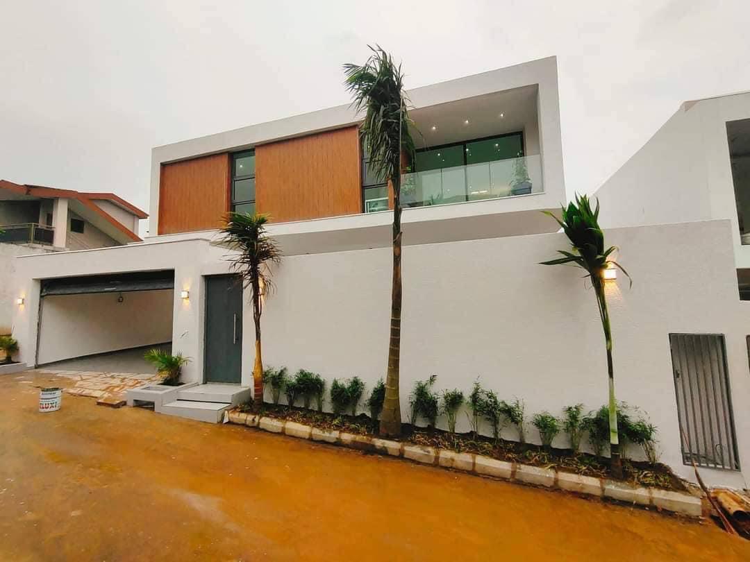 Vente d'une Maison / Villa de 6 pièce(s) à 350.000.000 FCFA : Abidjan-Bingerville (Feh kesse )