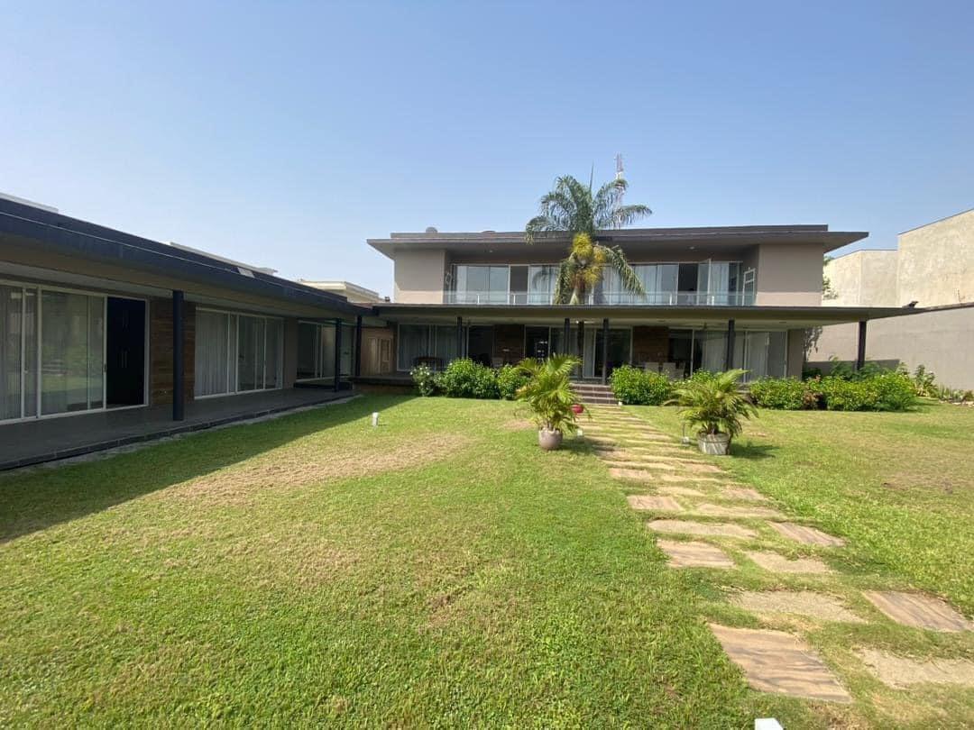 Vente d'une Maison / Villa de 10 pièce(s) à 2.000.000.000 FCFA : Abidjan-Cocody-Riviera (Rivera golf 4)