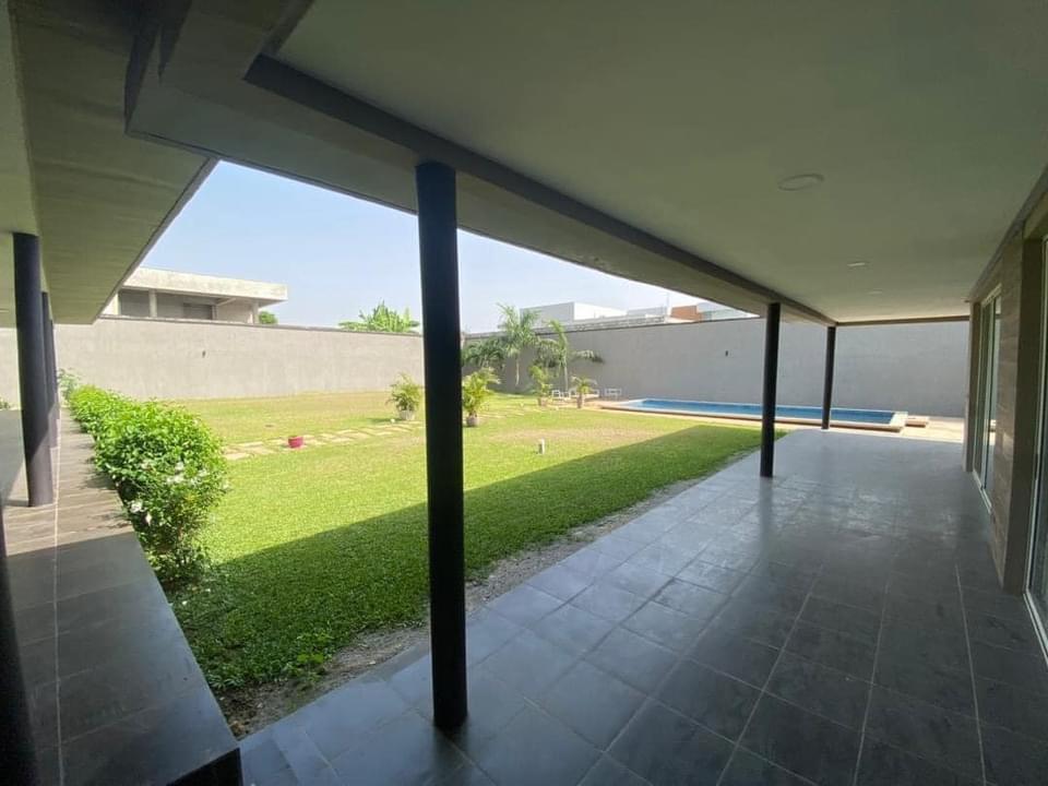 Vente d'une Maison / Villa de 10 pièce(s) à 2.000.000.000 FCFA : Abidjan-Cocody-Riviera (Rivera golf 4)