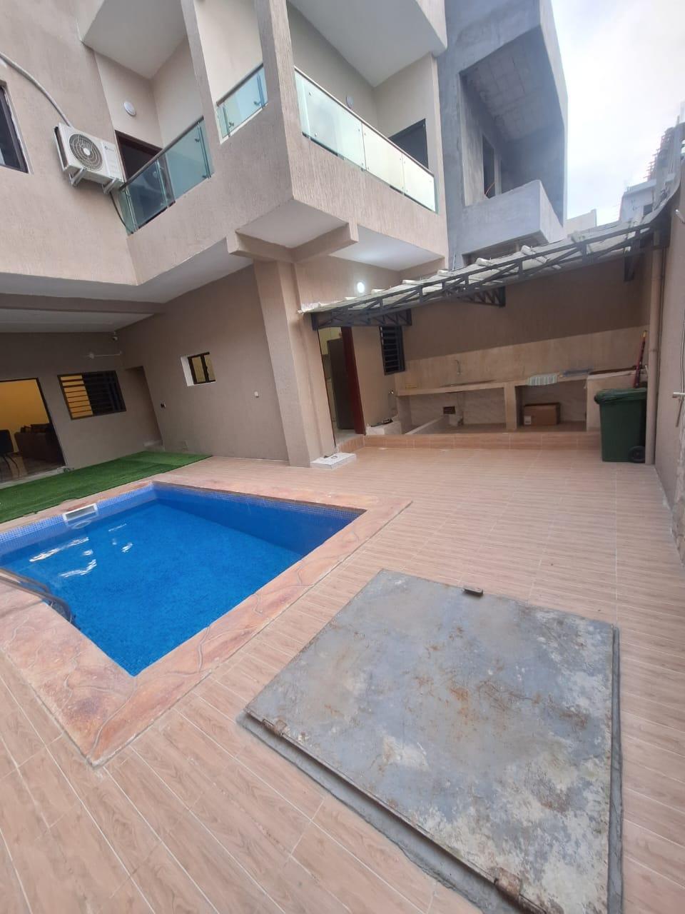 Vente d'une Maison / Villa de 5 pièce(s) à 250.000.000 FCFA : Abidjan-Cocody-Angré (ANGRE CITE SIR)