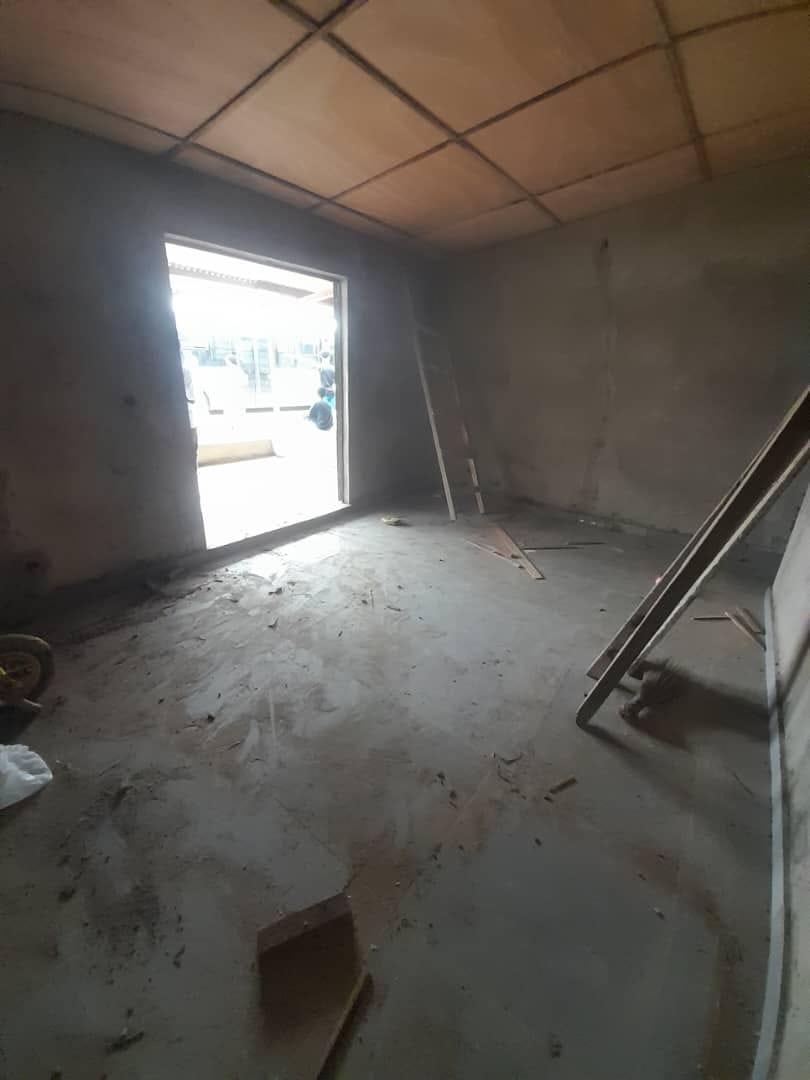 Location d'un Atelier / Magasin à 150.000 FCFA  : Abidjan-Cocody-Angré (ANGRE DJOROBITE 1)