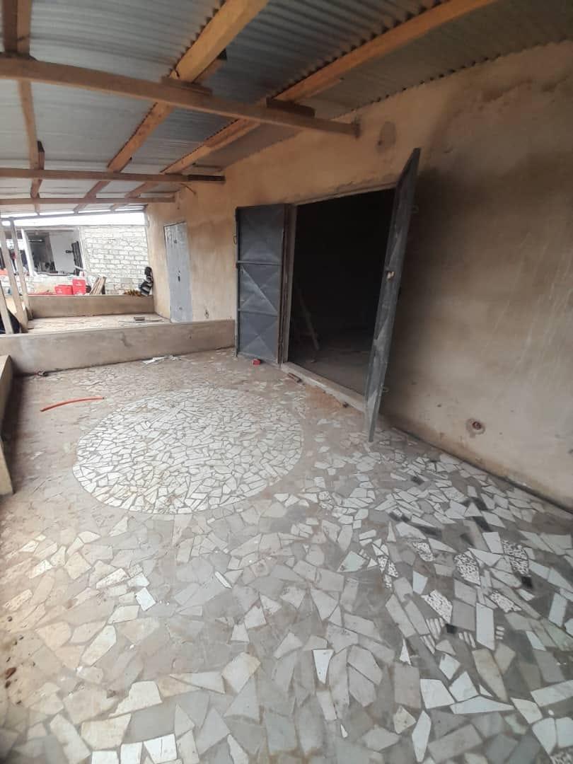 Location d'un Atelier / Magasin à 150.000 FCFA  : Abidjan-Cocody-Angré (ANGRE DJOROBITE 1)