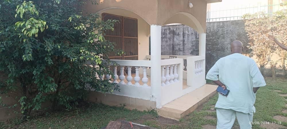 Vente d'une Maison / Villa de 5 pièce(s) à 800.000.000 FCFA : Abidjan-Cocody-Riviera (COCODY RIVIERA GOLF 2)