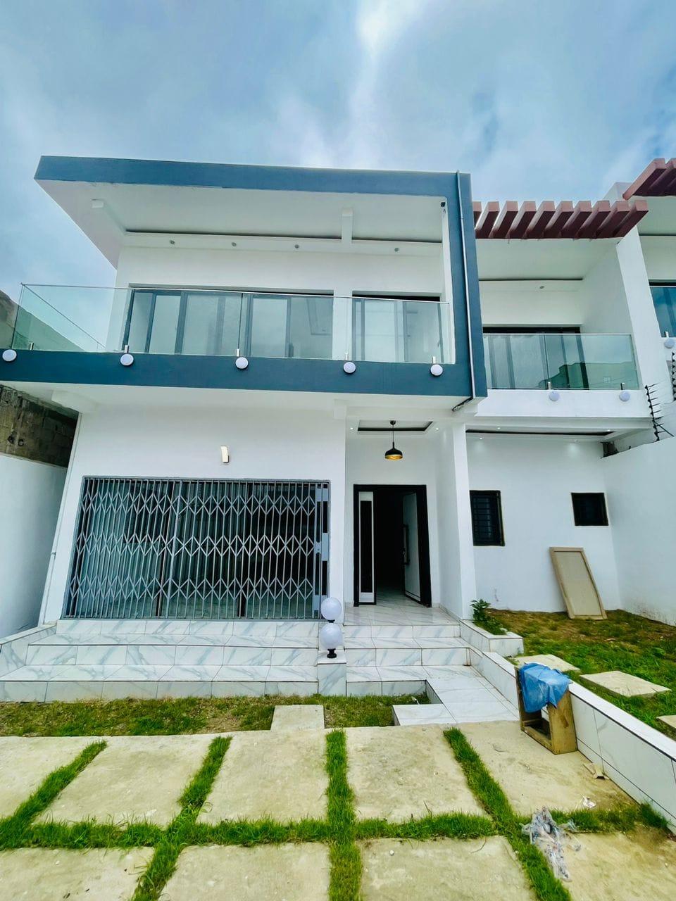 Vente d'une Maison / Villa de 7 pièce(s) à 170.000.000 FCFA : Abidjan-Cocody-Riviera (COCODY ANGRE SAINT VIATEUR)