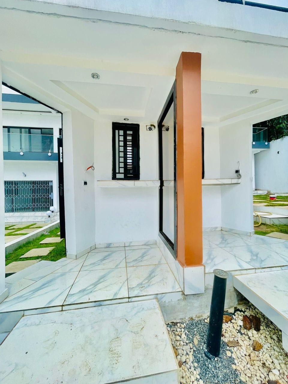 Vente d'une Maison / Villa de 7 pièce(s) à 170.000.000 FCFA : Abidjan-Cocody-Riviera (COCODY ANGRE SAINT VIATEUR)