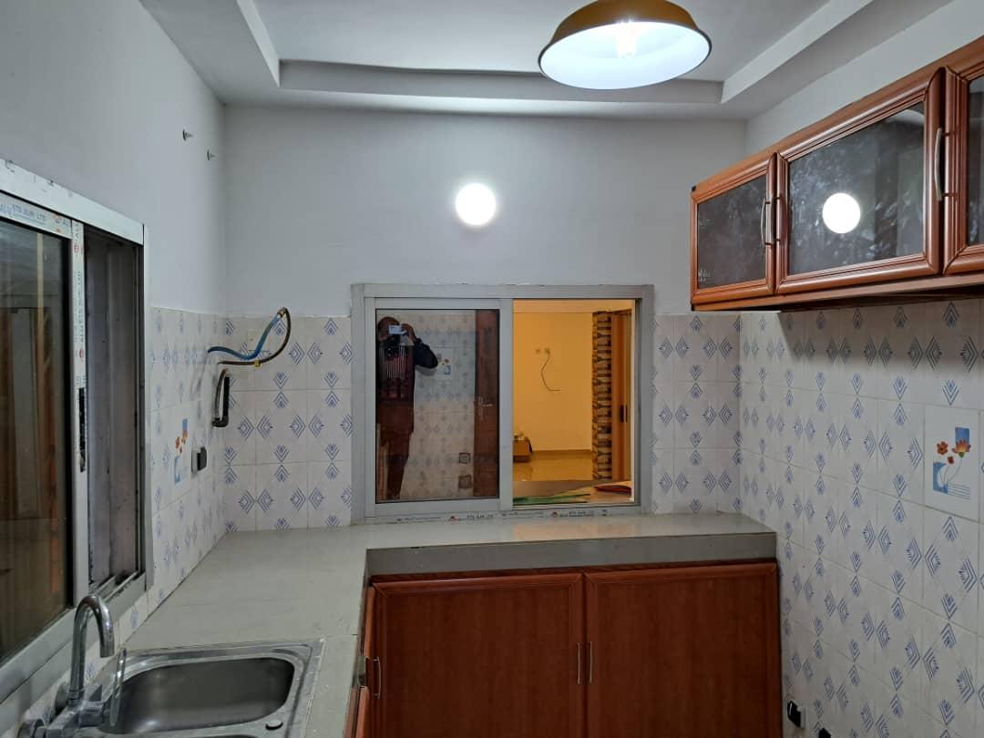 Location d'une Maison / Villa de 8 pièce(s) à 850.000 FCFA : Bingerville-Bingerville (Feh Kesseh cité Promogim route de Bingervielle)