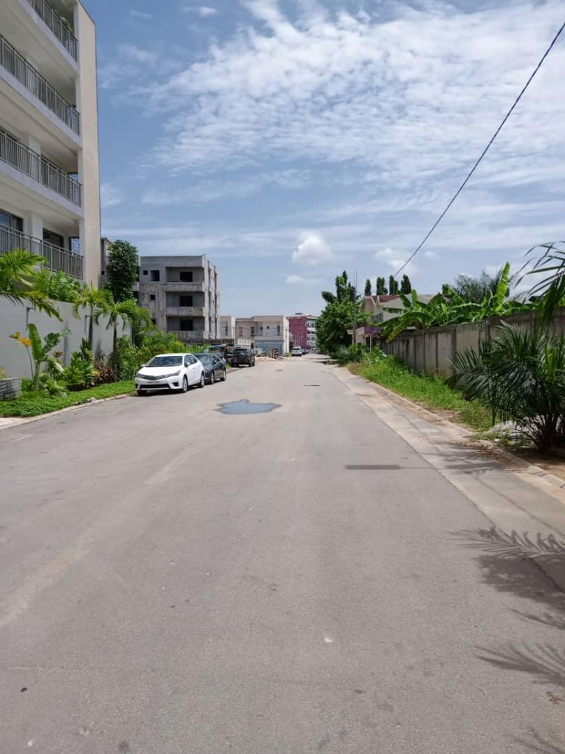 Vente d'un Terrain à 350 FCFA  : Abidjan-Cocody-Riviera (M'badon )