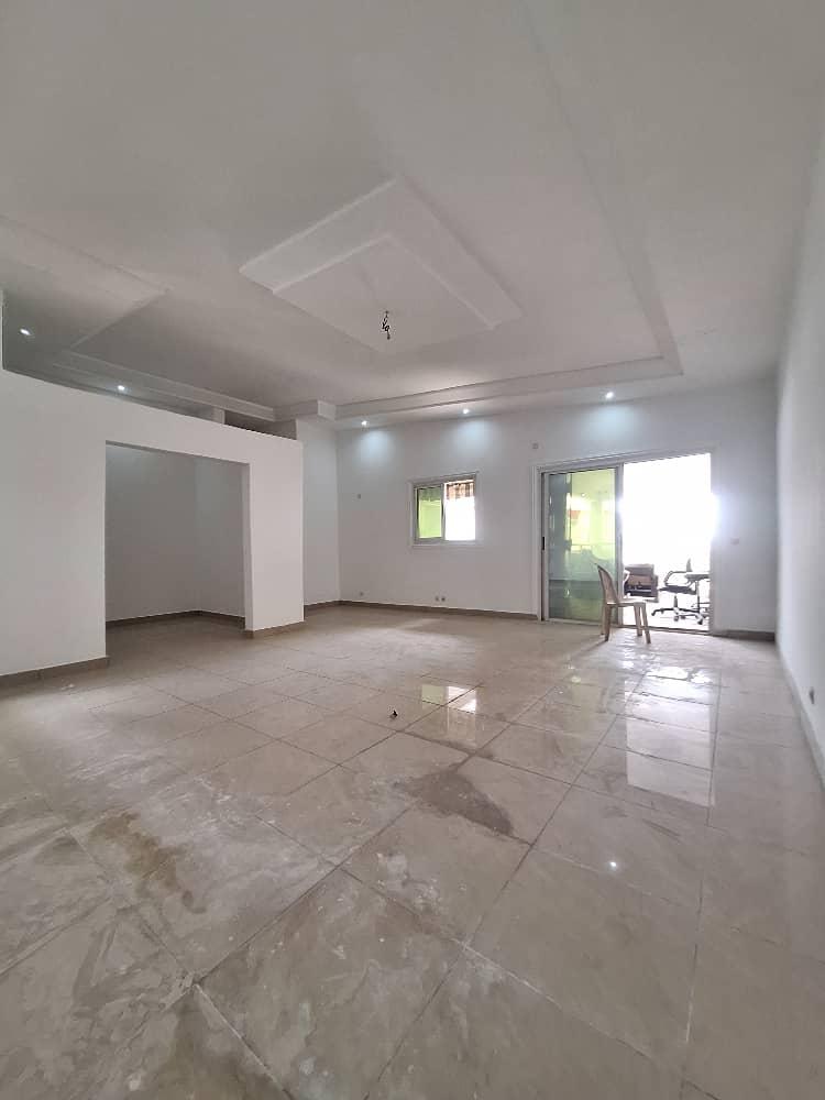 Vente d'une Maison / Villa de 8 pièce(s) à 170.000.000 FCFA : Abidjan-Cocody-Angré (Château )