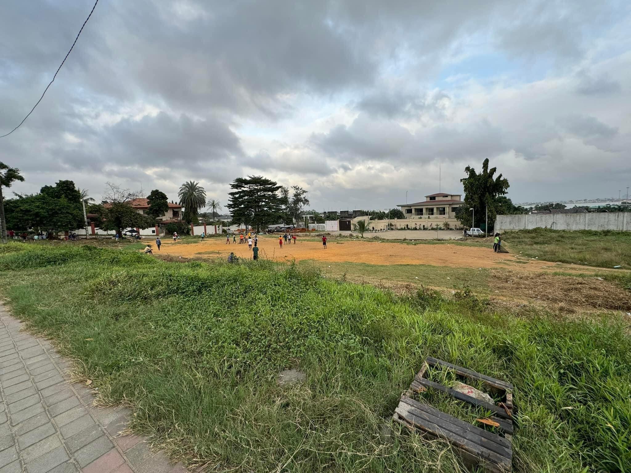 Vente d'un Terrain à 800.000 FCFA  : Abidjan-Cocody-Riviera (Rivera golf 1 )