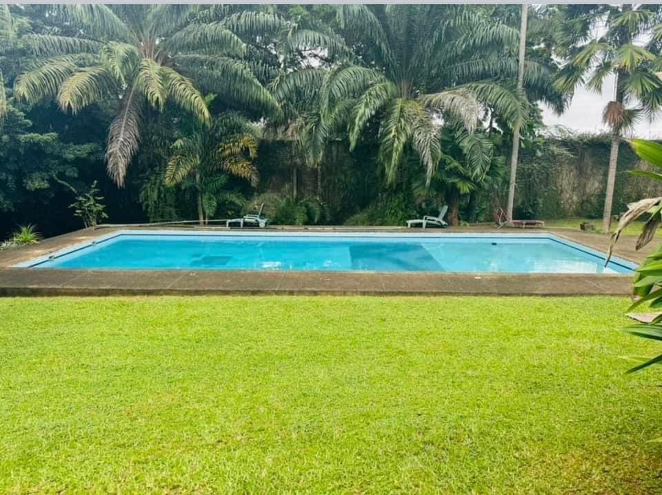 Location d'une Maison / Villa de 15 pièce(s) à 3.500.000.000 FCFA : Abidjan-Cocody-2 Plateaux (ENA )