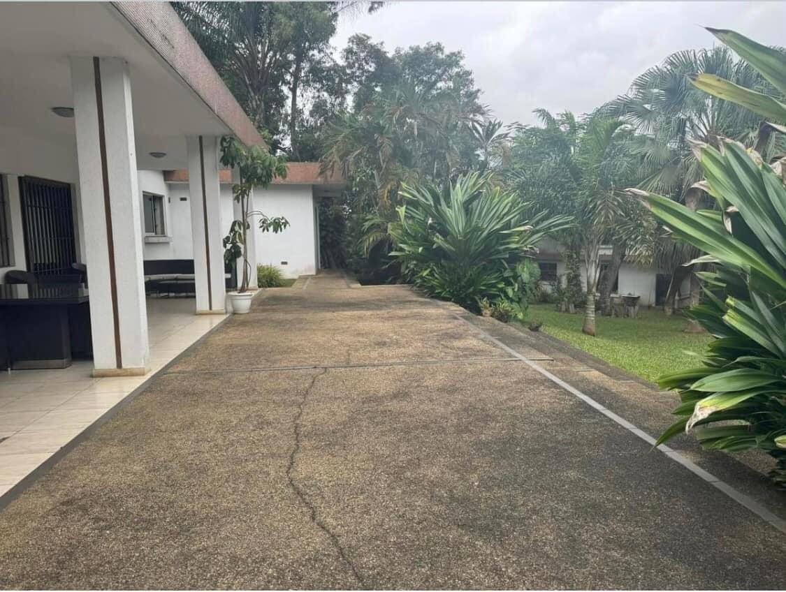 Location d'une Maison / Villa de 15 pièce(s) à 3.500.000.000 FCFA : Abidjan-Cocody-2 Plateaux (ENA )