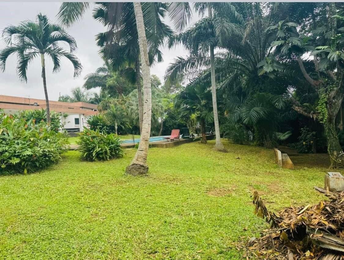 Location d'une Maison / Villa de 15 pièce(s) à 3.500.000.000 FCFA : Abidjan-Cocody-2 Plateaux (ENA )