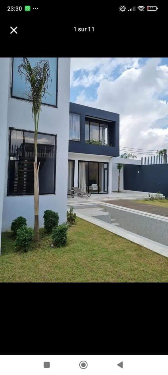 Vente d'une Maison / Villa de 7 pièce(s) à 400.000.000 FCFA : Abidjan-Cocody-Riviera (Parmaire )