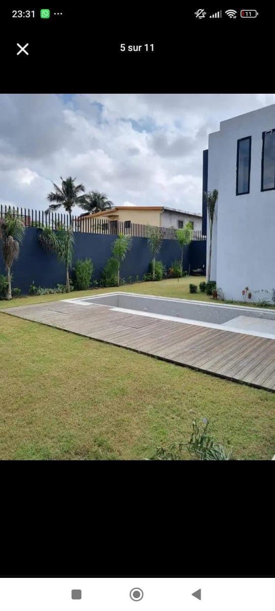 Vente d'une Maison / Villa de 7 pièce(s) à 400.000.000 FCFA : Abidjan-Cocody-Riviera (Parmaire )