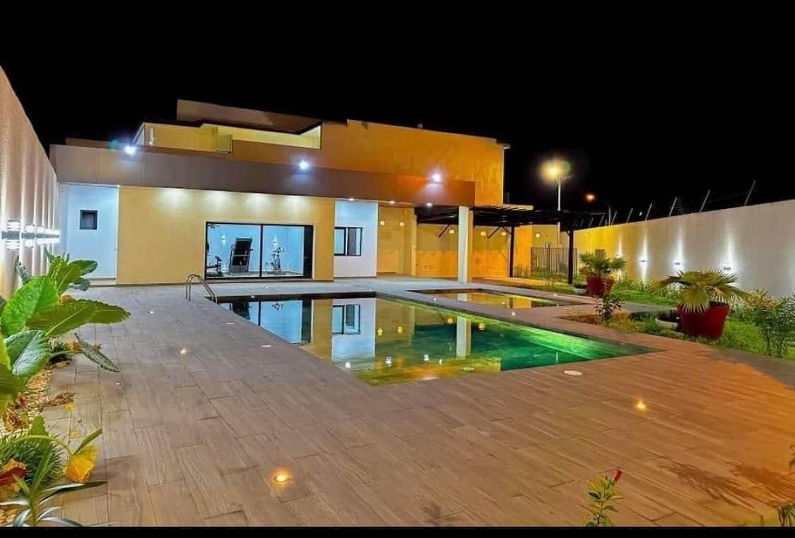 Vente d'un Immeuble à 3.500.000 FCFA  : Abidjan-Cocody-Riviera (Rivera 4)