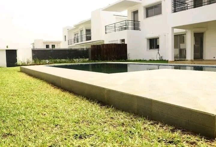 Vente d'une Maison / Villa de 6 pièce(s) à 600.000.000 FCFA : Abidjan-Cocody-Riviera (Rivera golf 4)